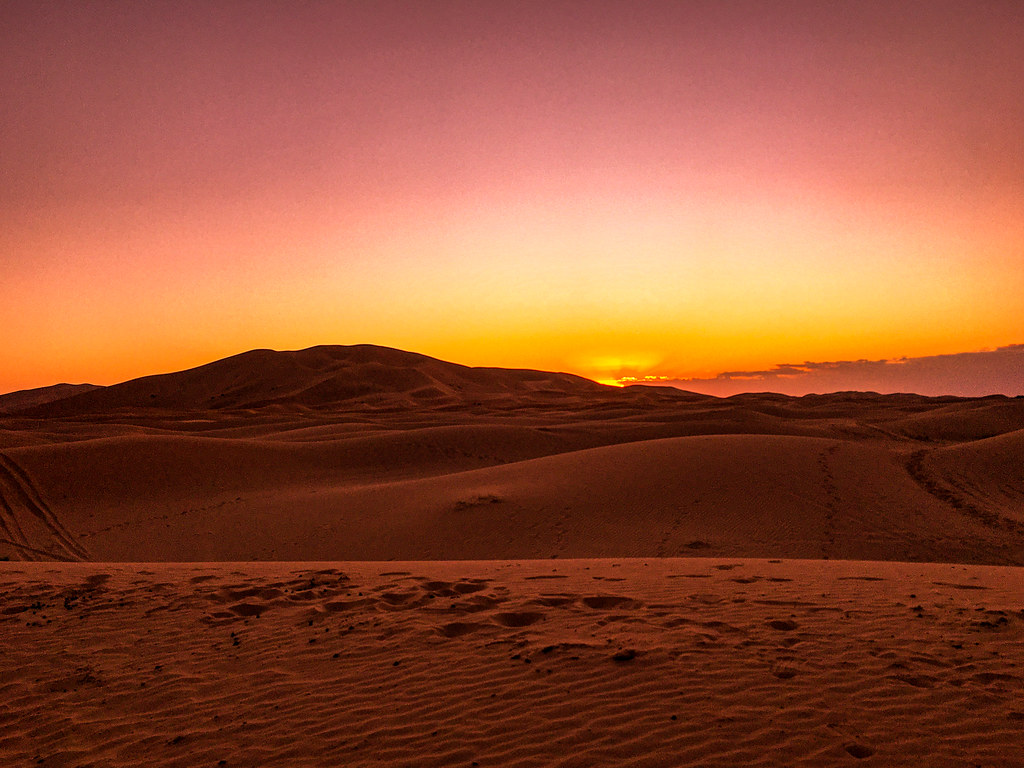 sunrise in erg Chebbi Sahara Desert tour